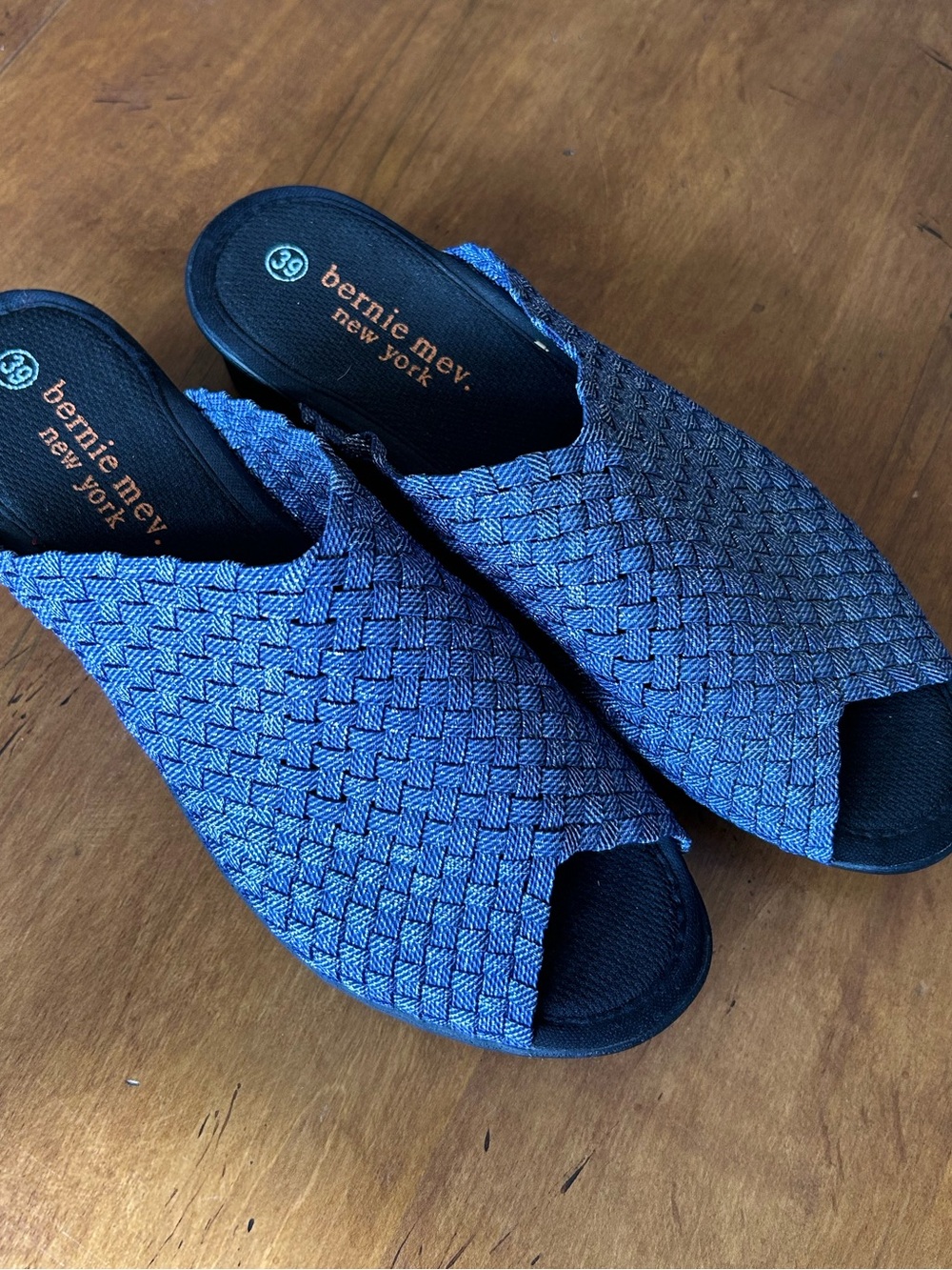 NWOT Bernie Mev. Navy Woven Slip-On Sandals, Size 39